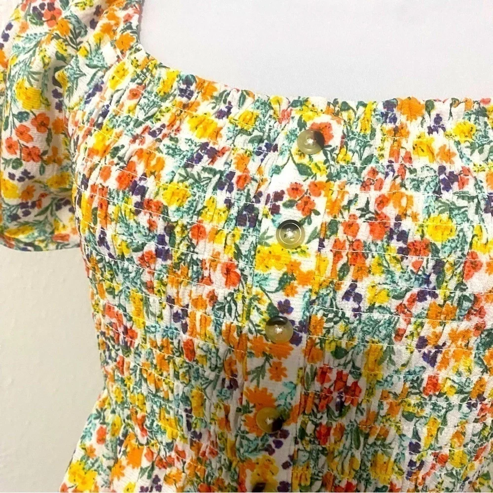 No Boundaries Juniors' Flutter Sleeve Smocked Floral Top Large (11/13) EUC